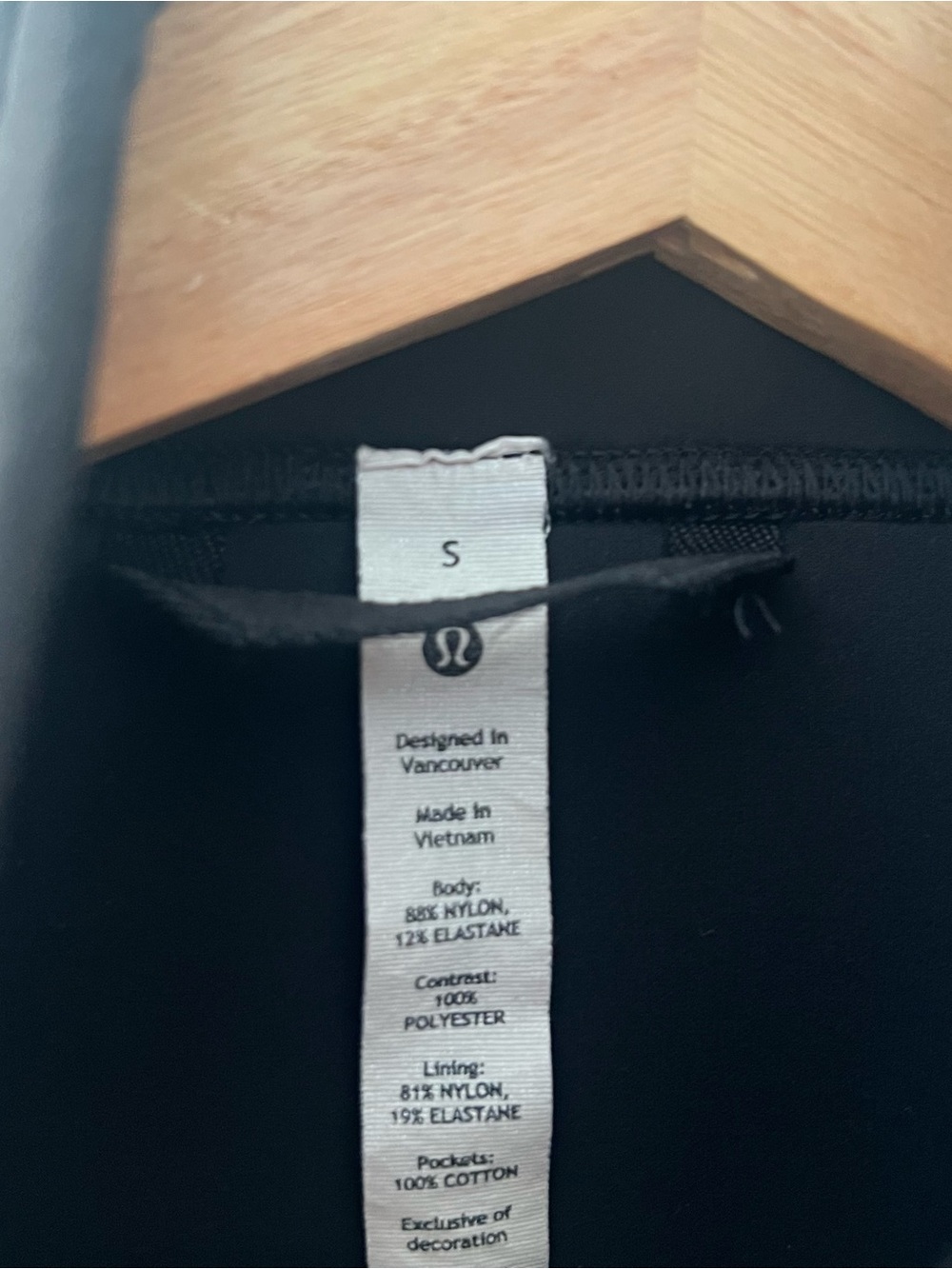 LULULEMON | Mixed Fabric Half Zip Pullover in Black | 4 - Picture 4 of 5